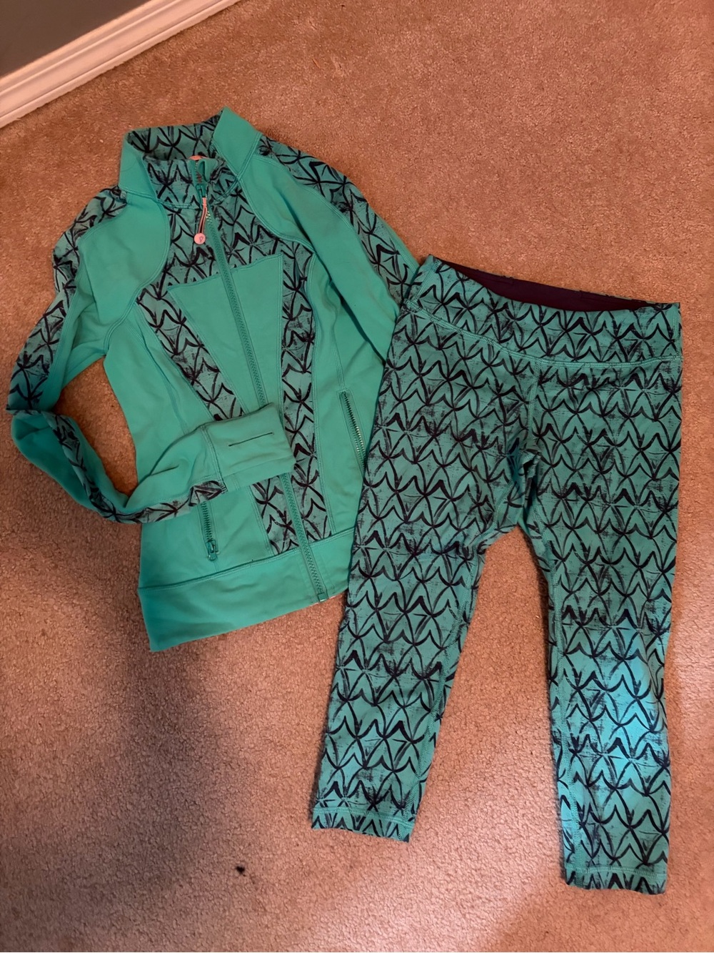 Ivivva Girls Teal Zip Jacket and Patterned Leggings Set